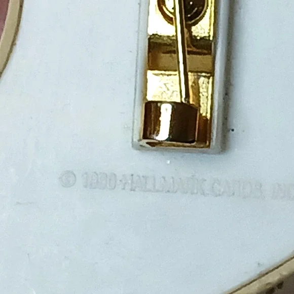 1990 Hallmark Cards Christmas Wind Up Pin Kitten in Stocking - Picture 4 of 6